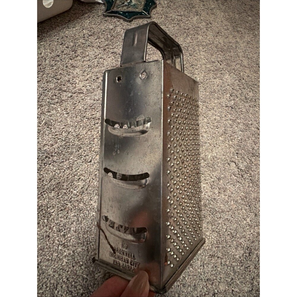 Vtg Bromwell Metal Cheese Grater 4 Sided Rustic Shredder Kitchen Decor #119 - Picture 4 of 10